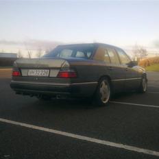Mercedes Benz 300 E