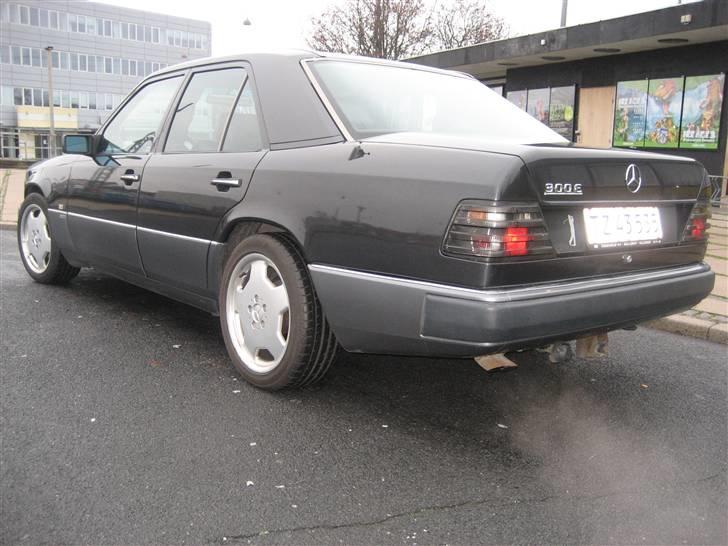 Mercedes Benz 300E 124 (SOLGT) billede 2