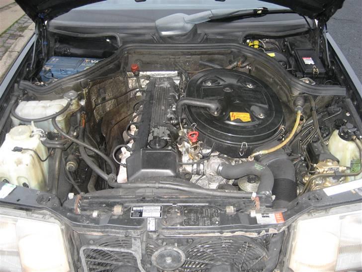 Mercedes Benz 300E 124 (SOLGT) billede 7