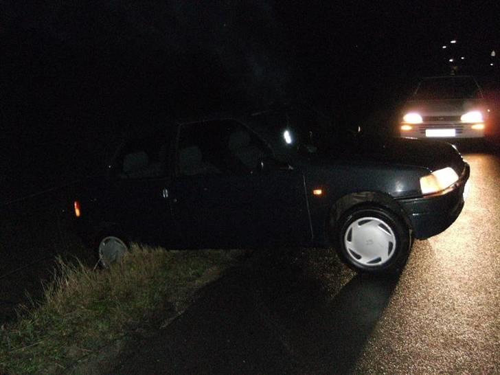 Peugeot 106 S. "Grislingen"  - venter på vores redningsmand :P  billede 16