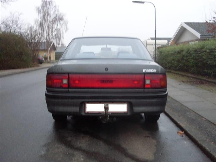 Mazda 323 1,3i kat *Solgt* billede 5