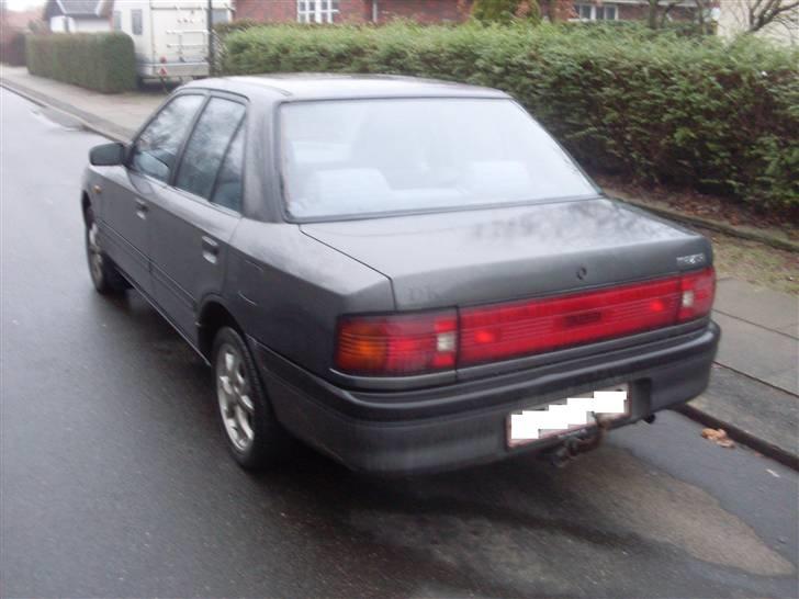 Mazda 323 1,3i kat *Solgt* billede 6