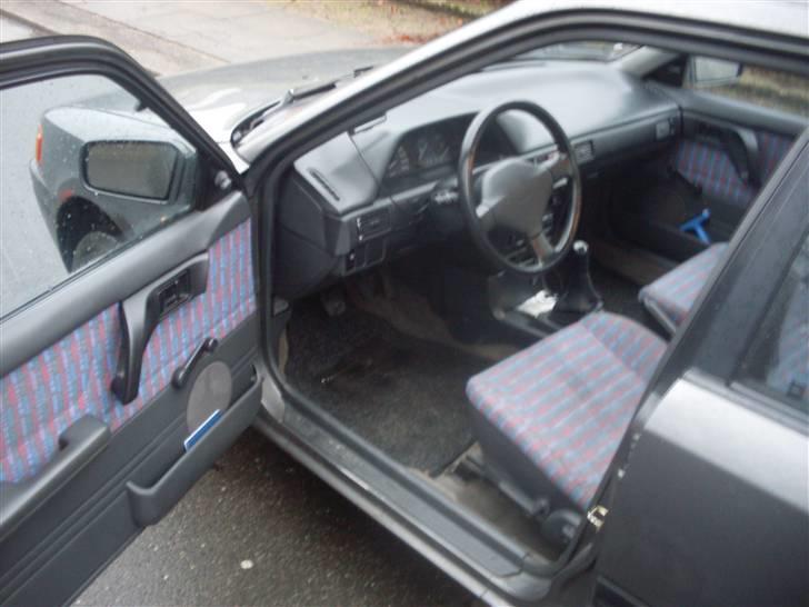 Mazda 323 1,3i kat *Solgt* billede 7