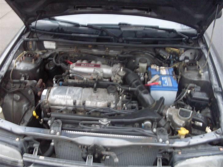 Mazda 323 1,3i kat *Solgt* billede 11