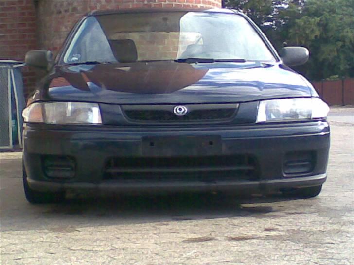Mazda 323 billede 1