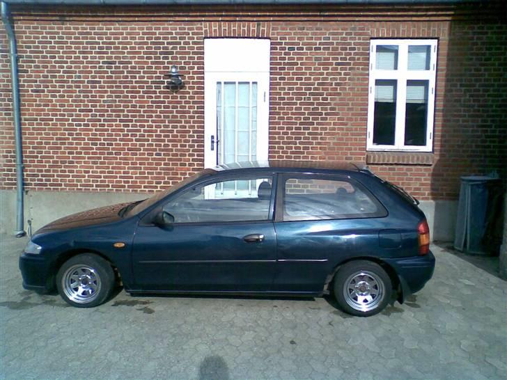 Mazda 323 billede 2