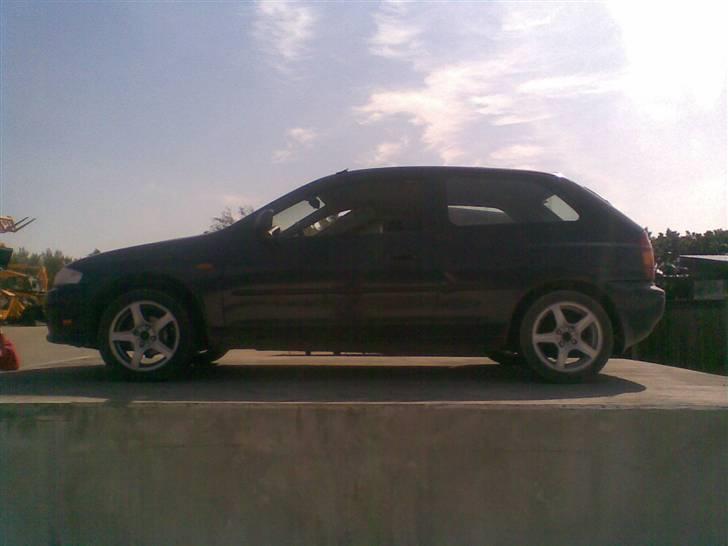 Mazda 323 billede 4