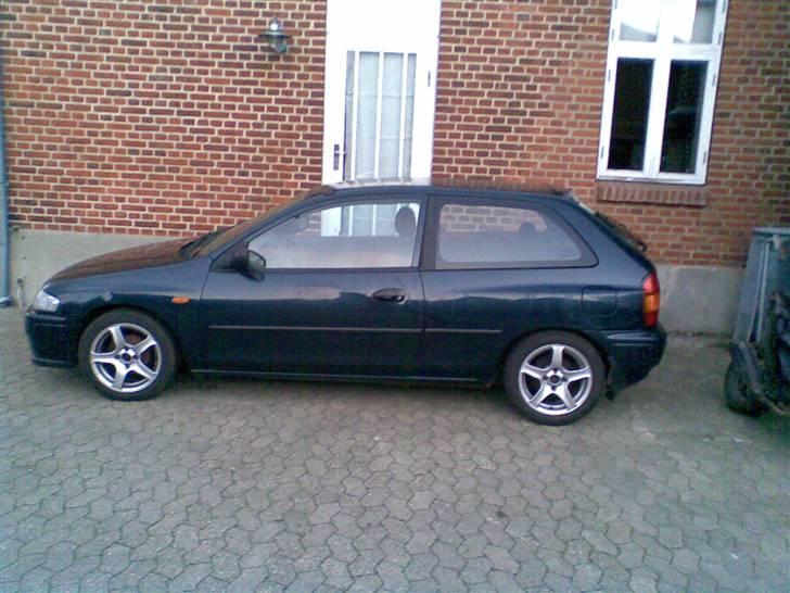 Mazda 323 billede 8