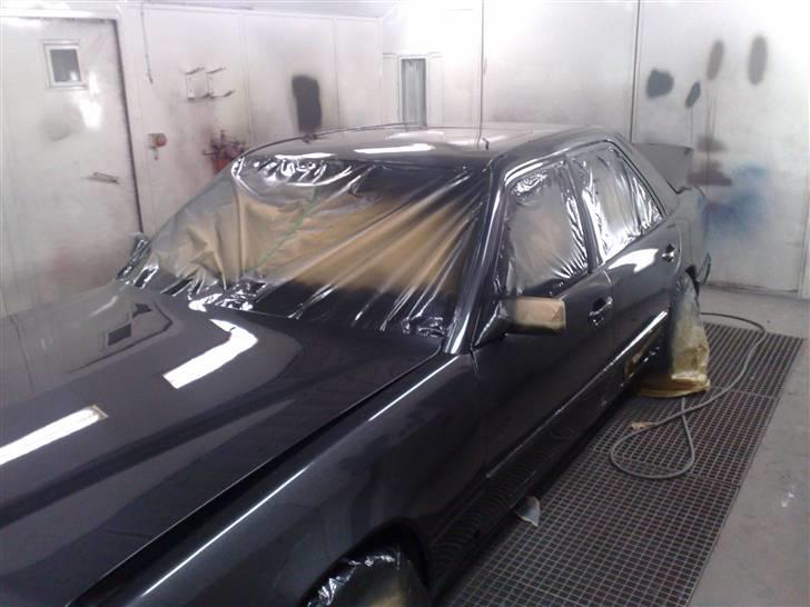 Mercedes Benz 250 D W124   - så bliver dunken malet billede 11