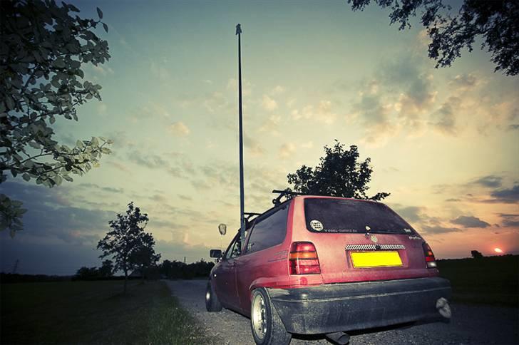 VW Polo 1,3 ShitFox *solgt* - Sådan kan man også fragte en windsurfer mast... billede 12