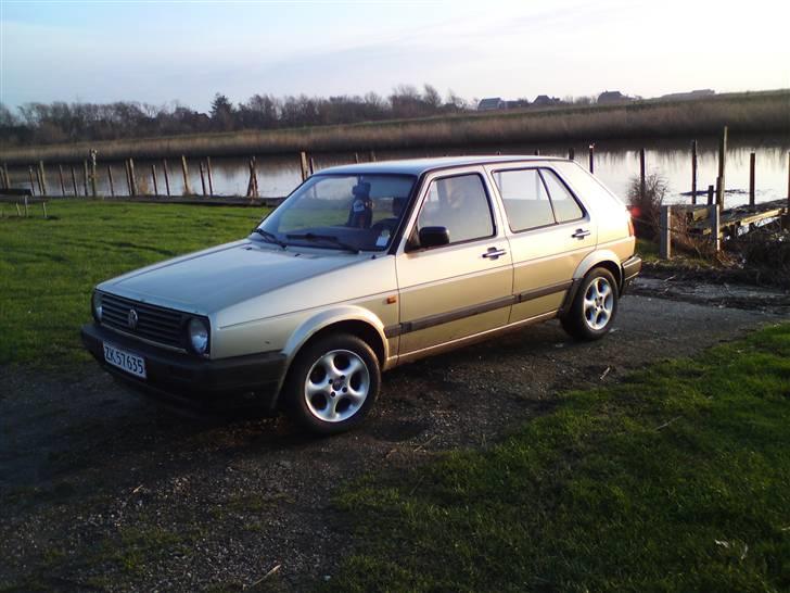 VW golf 2 Solgt 01-03-2010 - fra venstre side  billede 1