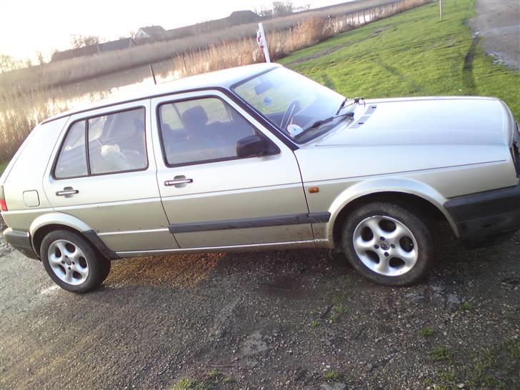 VW golf 2 Solgt 01-03-2010 - fra højre side  billede 4