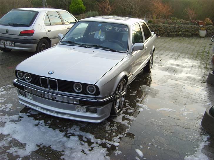 BMW E30 320I TOTALSKADET(SNE) billede 1