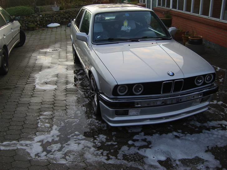 BMW E30 320I TOTALSKADET(SNE) billede 2