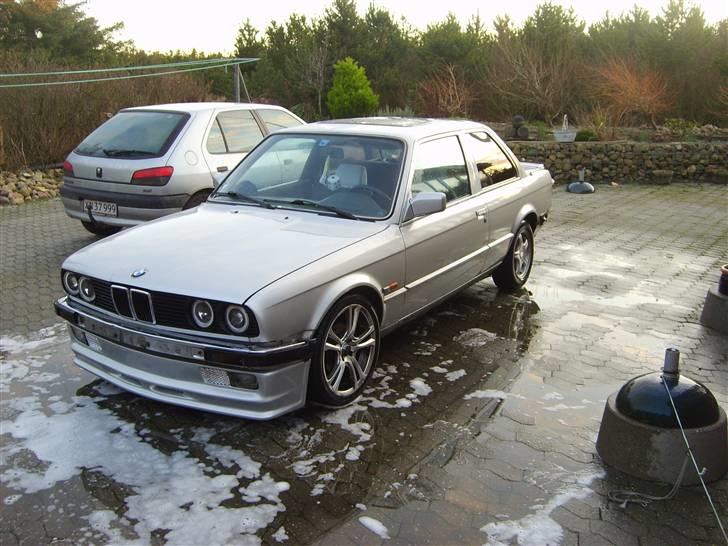 BMW E30 320I TOTALSKADET(SNE) billede 3