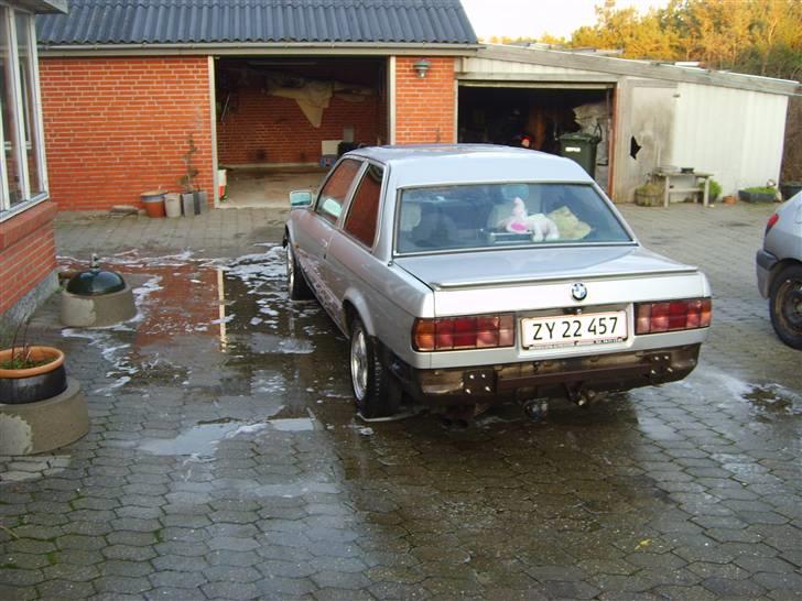 BMW E30 320I TOTALSKADET(SNE) billede 4