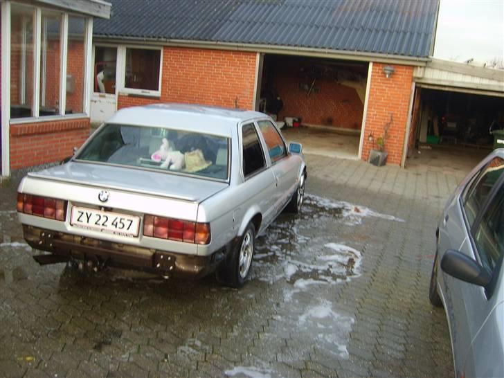 BMW E30 320I TOTALSKADET(SNE) billede 5