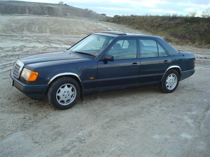 Mercedes Benz 300d 124 solgt billede 1