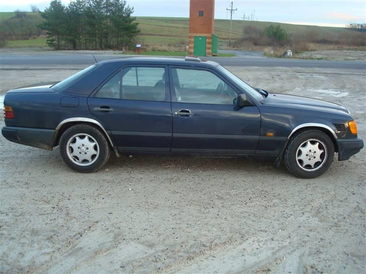 Mercedes Benz 300d 124 solgt billede 4