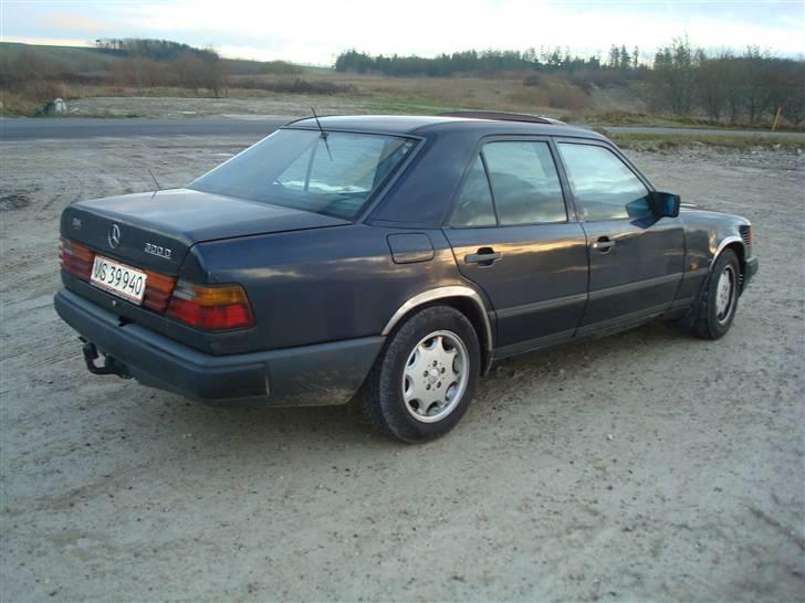 Mercedes Benz 300d 124 solgt billede 5