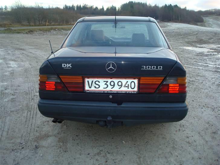 Mercedes Benz 300d 124 solgt billede 6