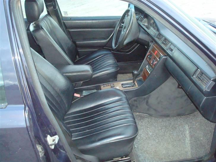 Mercedes Benz 300d 124 solgt billede 7