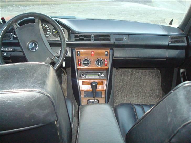 Mercedes Benz 300d 124 solgt billede 9