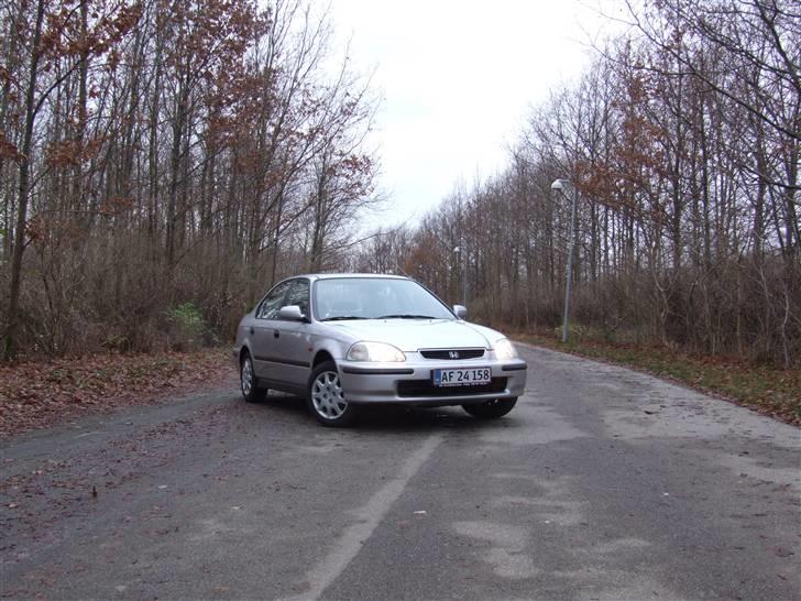 Honda Civic 1,5i LS 4d. -SOLGT- billede 4