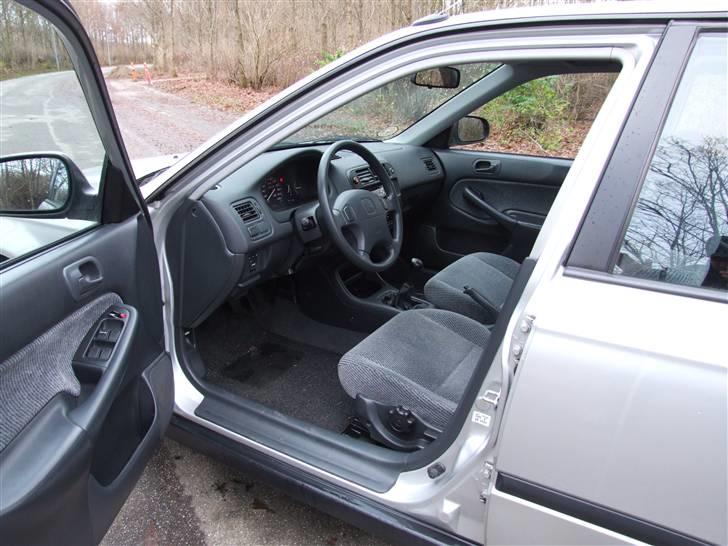Honda Civic 1,5i LS 4d. -SOLGT- billede 6