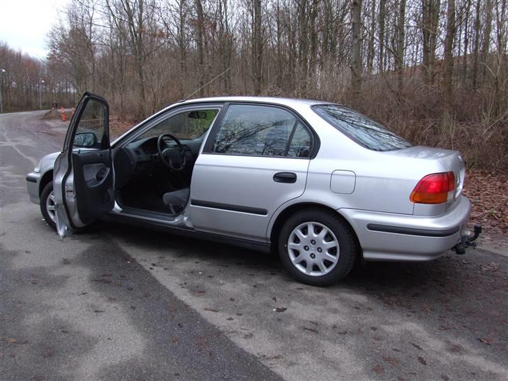 Honda Civic 1,5i LS 4d. -SOLGT- billede 7