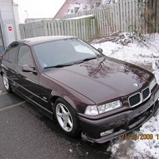 BMW  320i
