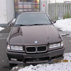 BMW  320i