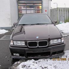 BMW  320i