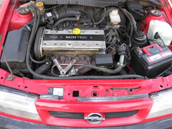 Opel Vectra 2,0i 16v Død - Som bilen så ud da jeg købte den. billede 4