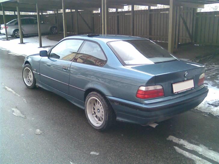 BMW 320ia Coupé individual - Med skidt og salt så de polerede fælgkante ikke ses billede 10