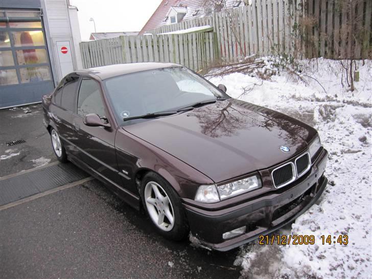 BMW  320i billede 1