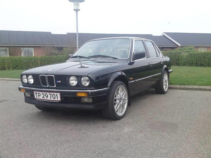 BMW 320i *solgt* billede 1