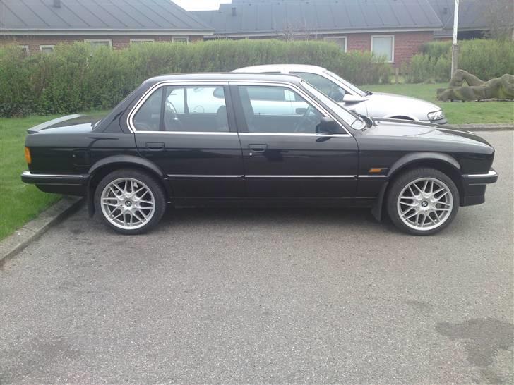 BMW 320i *solgt* billede 2