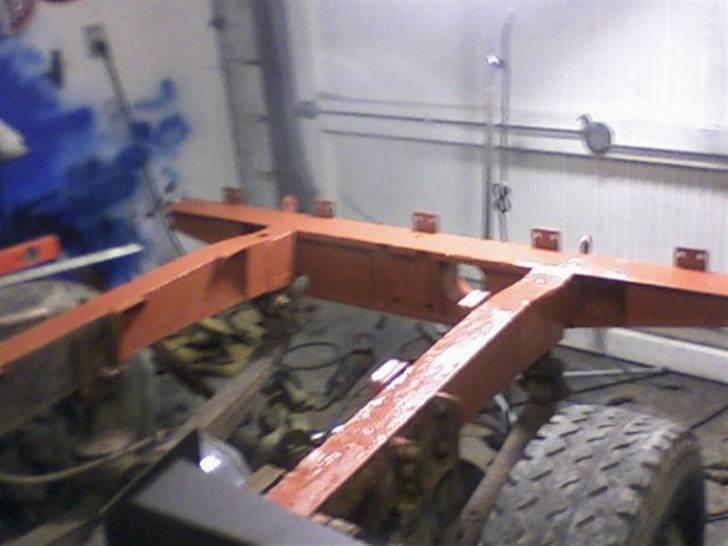 Land Rover 88"er serie III - bagerste ramme skiftes til ny og rust beskyttes , også typisk skade  billede 6