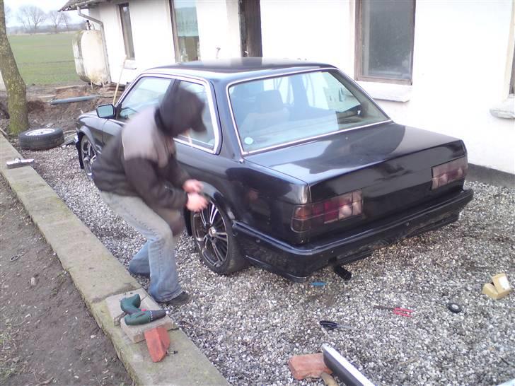 BMW e30 320i billede 2