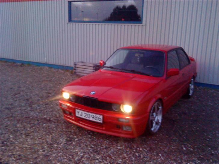 BMW 320i solgt billede 1