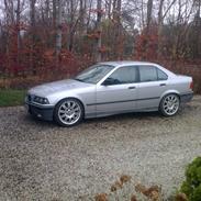 BMW E36 320i