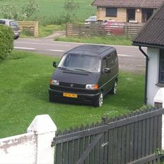 VW Transporter 2.4d Solgt