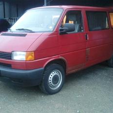 VW Transporter 2.4d Solgt