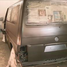 VW Transporter 2.4d Solgt