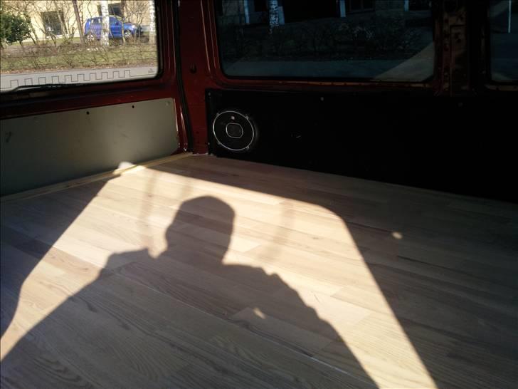 VW Transporter 2.4d Solgt - skuffer bliver også betrukket med filt.  billede 6