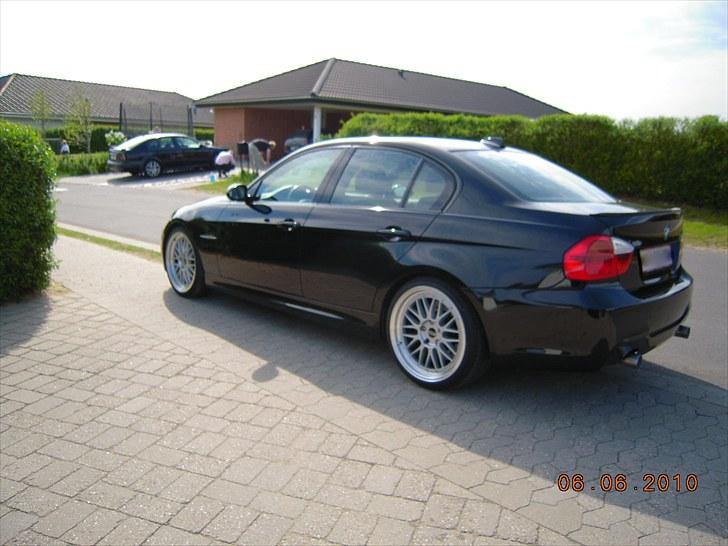 BMW E90 330 D Er Solgt - Nye 19" lm replica med nye Conti dæk billede 4