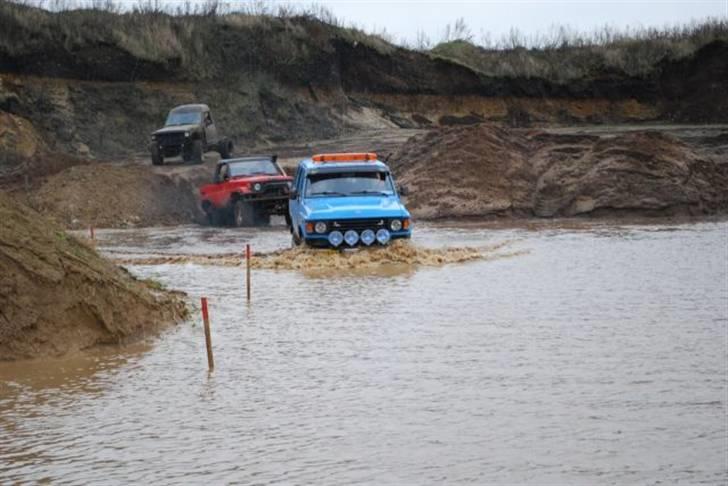 Toyota landcruiser HJ 60 turbo $DEN BLÅ$ - se mig jeg køre ovenvande:p billede 18