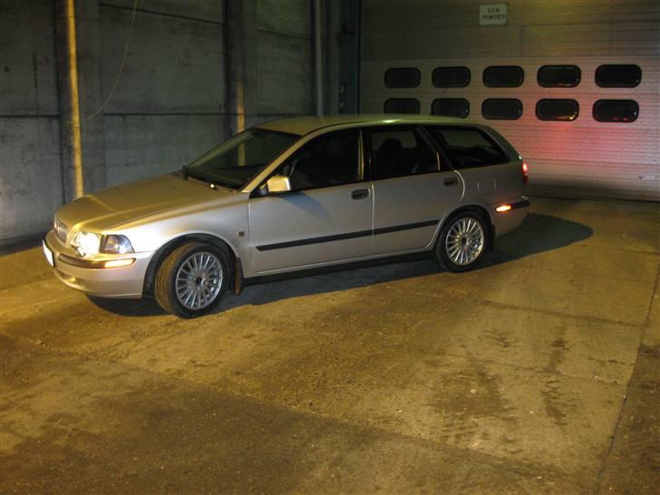 Volvo V40 Jubilæum VOLVO 4 LIFE - fra siden af sådan  billede 1