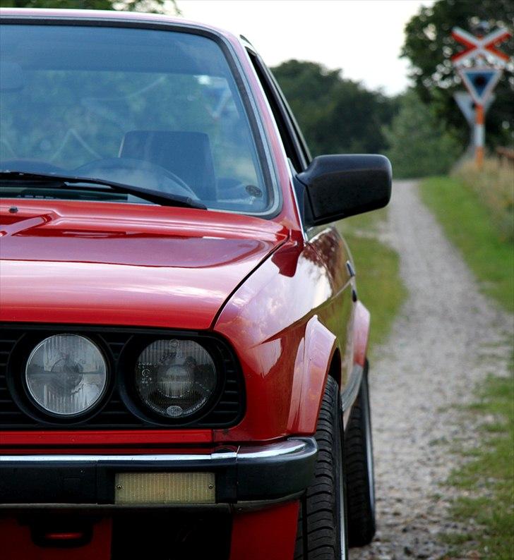 BMW E30 320i billede 1